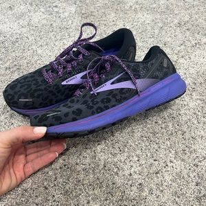Brooks leopard shoes size 9.5